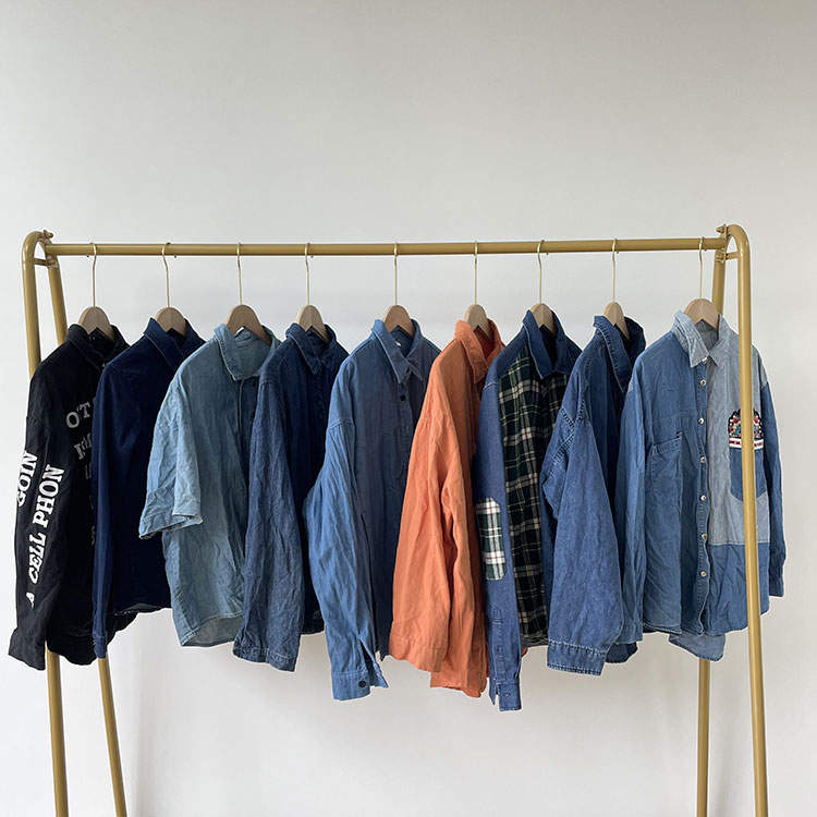 Begagnad jeansskjorta