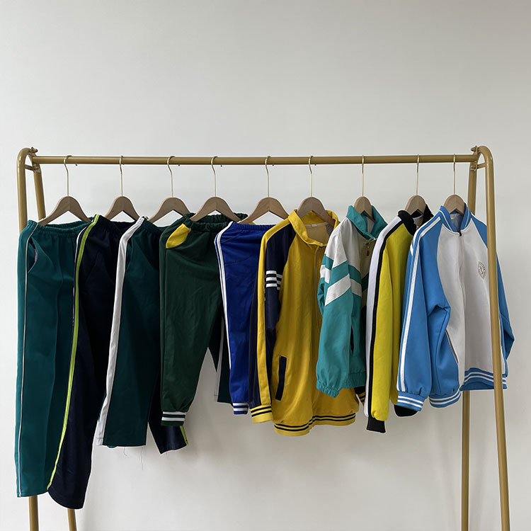 Begagnad skoluniform